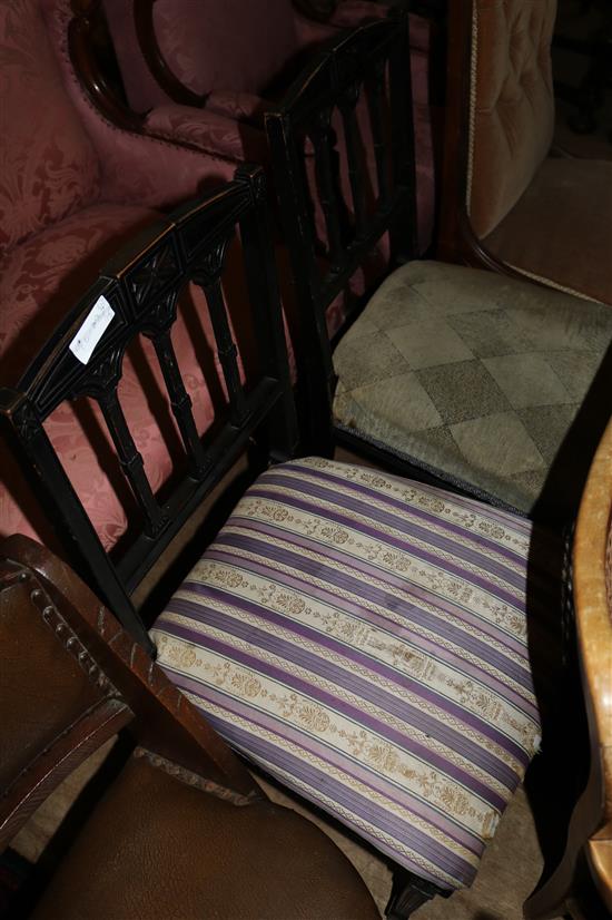 Pair chairs (-)